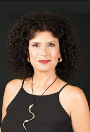 מי זוכר את הגלגל ענק..היה מנגן כשהיה מסובב את המנואלה הבובה עם הנמשים למטה  שמפעילה את הגלגל, כמו תיבת נגינה.היה לי אצל סבתא וסבא שהייתי בת שנתיים-שלוש.