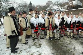 Sunt sărbători laice şi creştine: SÄrbÄtorile De Iarna La Romani TradiÅ£ii Obiceiuri Datini Imperialtransilvania