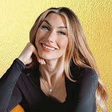 Kat Pollard's Instagram, Twitter & Facebook