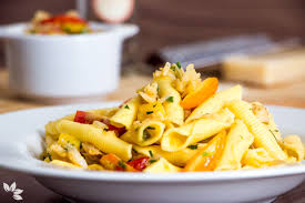 Veja aqui mais receitas de bacalhau o bacalhau é, sem dúvida, um dos pratos mais populares e conhecidos da gastronomia portuguesa. Massa Com Bacalhau Desfiado Marola Com Carambola