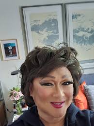 Arnaldo Drag Chanteuse hat syn...