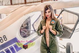 Warbird pinup girls is an annual calendar featuring 12 classicly done 1940's pin up girls with 12 flight worthy wwii warbirds. Flygirls Pinups Pinups Flygirls Twitter