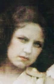 Angelina Ríos Suárez. Nace en Chiapa de Corzo en 1929. Hija de Cosme Ríos  Niño y Hermila Suárez. Nieta de Manuel Ríos, Vicenta Niño, José María Pérez  y Juana Suárez. Dama Leona