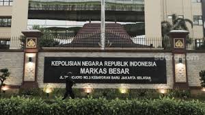 Akses pintu masuk ke mabes polri ditutup, namun sejumlah warga dan wartawan yang berada di sekitar lokasi sempat mendengar beberapa kali letupan yang diduga tembakan. Rt7nkyiy7qyn2m