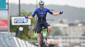 Le français arnaud démare s'est imposé pour la troisième fois de sa carrière lors du championnat de france de cyclisme. Hm1tdtew9int8m