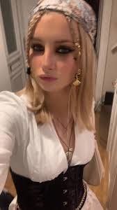 Elisha Proctor's Instagram, Twitter & Facebook