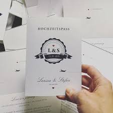 Carte Royale Auf Instagram Flugzeuge Im Bauch Flugzeug Einladungskarte Mit Fluglotsen Flugplan Und Terminals Individuellepapeterie Cards Playing Cards