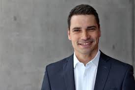 Daniel stach působí v české televizi od roku 2010. Daniel Stach Pro Popularizaci Vedy Nechybi Prostor Ale Vedci Nechteji Se Svymi Myslenkami Ven Irozhlas Spolehlive Zpravy