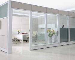 Hình ảnh về Cửa nhôm kính bị hư hỏng do va đập mạnh