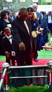 Jun 26, 2021 · family meeting confirmed. President Cyril Ramaphosa And South African Government Facebook