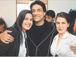 Too Hot Rare Unseen Pictures Katrina Kaif With Sister Isabel Kaif Filmibeat Isabelle was born to a kashmiri father and british mother afterwards, her family moved to hawaii and eventually to her mother's home country england when. katrina kaif