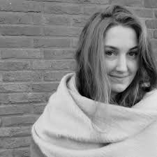 Van erkel studeerde aan de amsterdamse toneelschool & kleinkunstacademie alwaar zij in 2009 afstudeerde. Eva Roos Kwant Artez Hogeschool Voor De Kunsten Arnhem Graphic Design