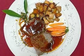 Rinderschmorbraten Mit Ochsenschwanz Sosse Rezept Rezept Rinderschmorbraten Fleisch Gerichte Rezepte