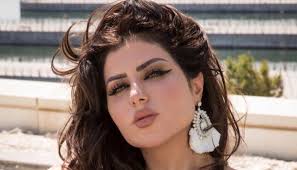 حليمة بولند بـ هوت شورت قصير وهذا ما حدث بينها وبين الممثلة المصرية رانيا يوسف وطن يغرد خارج السرب