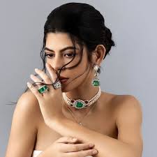 Work for @sonalibjewellery 💍💕 MAKEUP : @vanshikahguptamua Photo  @sagarkhiwalstudio Stylist @mahakbhatiaofficial Hair @hairbysachinkhiwal  Model @beamrezende Ass. Photo @deepakbrijawashi Ass. Stylist @minaqxi  Production @modish.art Model's agency ...