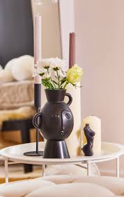 4.5 out of 5 stars (9) $ 22.00. Amira Face Vase With Handles Matte Black Prettylittlething