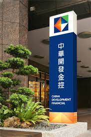 開發金 (2883) 上市股票, 股價 14.30, 漲跌 0.45, 提供股價走勢, 以及開發金 (2883)近期表現, 三大法人, 資券狀況, 即時新聞, 個股期貨, 營收損益, 歷史走勢, 還有開發金的相關文章與上市金融類股的同類個股跟分類表現 ä¸­è¯é–‹ç™¼é‡'æŽ§ æ–°èžä¸­å¿ƒ