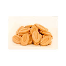 Dans ce sachet au design moderne et décoré de cabosses de cacao, se cachent de délicieuses pistoles de chocolat blond dulcey. Couverture Valrhona Dulcey Blond 33 00 Chf