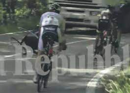 Italian paracyclist and former formula 1 driver alex zanardi has suffered severe head injuries after a road accident while he was racing his handbike. Ftclxp8pd1sxjm
