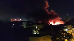 Incêndio hoje no polo diauarum, na terra indígena xingu, 15 casas foram atingidas. Incendio Atinge E Destroi Predio Em Porto Alegre Ninguem Ficou Ferido Rio Grande Do Sul G1