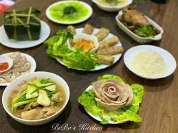 Lễ vật cúng táo công truyền thống gồm có mũ ông công ba cỗ hay ba chiếc: Kxdtxtxfjoyfbm