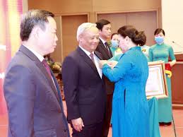 Tại đại hội đảng lần thứ xiii tháng 01/2021, chủ tịch quốc hội nguyễn thị kim ngân không tham gia ban chấp hành trung ương, bộ chính trị khóa mới. Chá»§ Tá»‹ch Quá»'c Há»™i Nguyá»…n Thá»‹ Kim Ngan Dá»± Lá»… Ká»· Niá»‡m 75 Quá»'c Dan Ä'áº¡i Há»™i Tan Trao 75 NÄƒm Ngay Cach Máº¡ng Thang Tam Va Quá»'c Khanh 2 Thang 9