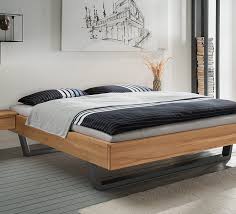 Beim amerikanischen boxspringbett verzichtet man gar auf einen topper, dafür ist die. Betten Ohne Kopfteil