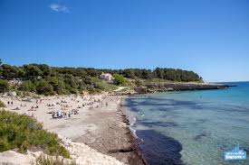 Elle s'étend sur les rives de l'étang de berre et sur le canal de caronte. Plage Sainte Croix La Cote Bleu Marseilletourisme Fr