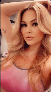 Atiana cecilia de la hoya (born march 29, 1999) together with boxer oscar. Shanna Moakler Shannamoakler Twitter