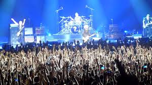 Ne laissant aucun répit aux fans, même à quelques jours de noël, la réservation pour ces dates sera. Concert Les Insus Un Autre Monde Zenith De Toulouse Mai 2016 Youtube