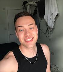 Dixie Lyons's Instagram, Twitter & Facebook