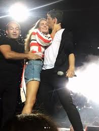 All the rights belong to the owner of the song and im not profiting by publishing. 8aymastria Anebhke Sthn Skhnh Kai Filhse Ton Sakh Royba Pics Patras Events