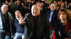 Die designs für die diesjährige limited edition powered by eko fresh sind fast fertig und warten auf eure beurteilung. Gorbatschow Warnt Krieg Liegt In Der Luft Und Der Mainstream Halt Sich Die Ohren Zu Rt De