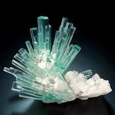 The Different Beryl Varieties With Photos Gems And Minerals Minerals Stones And Crystals