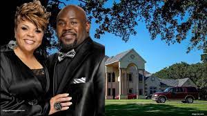 The suspect would run errands for some of the elderly tenants who lived in the building, run by new york city's public housing authority, nycha, police said. Meet The Browns Stars Tamela And David Mann House In Cedar Hill Tx Photos Youtube