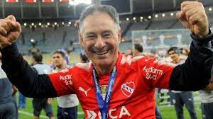 Ariel holan dejó de ser el entrenador de independiente. Ariel Holan Y Un Recuerdo De Independiente Todas Las Noticias De Independiente Soy Del Rojo