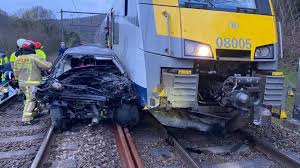 Que faire en cas d'accident ? Mobilite Collision Entre Une Voiture Et Un Train A Godinne