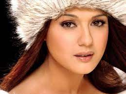 New or already beloved clothing combinations, in which colors change from dark and basic to gentle pastel and bright. La Femme Indienne Est La Plus Belle Femme Photos Facebook