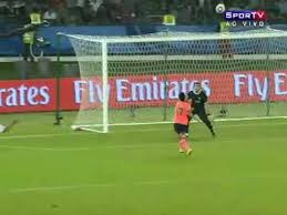 El gigante bávaro se une al fc barcelona de 2009 y ahora son los dos únicos equipos que han llevado a sus vitrinas en un mismo año la liga de campeones, la liga y la copa de sus países, la supercopa nacional y la europea, y el mundial de. Estudiantes 1 X 2 Barcelona Pela Decisao Do Mundial De Clubes Fifa 2009 Youtube