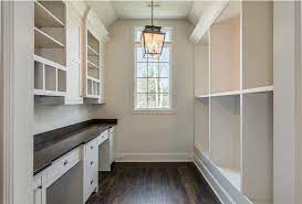 Corners should be designed like this to avoid wasted space. Kitchen Desk By Pantry Design Ideas