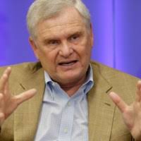 Univision Communications CFO Resigns