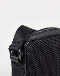 Calvin klein sacoche pas cher ⭐ neuf et occasion meilleurs prix du web promos de folie 5% remboursés minimum sur votre commande ! Calvin Klein Reisetasche Im Reporter Design Aus Kunstleder In Schwarz Mit Logo Asos