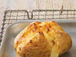 Decouvrez Notre Recette Facile Et Rapide De Pomme De Terre Au Four Sur Cuisine Actuelle Ret Pomme De Terre Au Four Recettes De Cuisine Recette Pomme De Terre