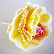 You can use skewers instead of straws, or thin branches from your tree. Baking Cup Flower Valentines Skip To My Lou