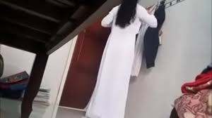Quay lén cô giáo xinh tươi - XNXX.COM