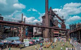 Among the industrial ruins of the steel mills and former mines of dolní vítkovice, this year we again see the return of the colors of ostrava, one of the ten best. Colours Of Ostrava Wikiwand