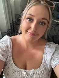 Joanne Cates's Instagram, Twitter & Facebook