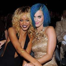Eine dragqueen ist ein mann, der in künstlerischer oder humoristischer absicht durch aussehen und verhalten eine frau darstellt. Zerbrochene Star Freundschaften Rihanna Und Katy Perry Stars