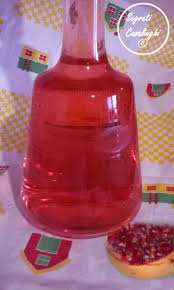 Per preparare il liquore alla melagrana iniziate a sgranare la melagrana avendo cura di eliminare la buccia sottile bianca che avvolge i chicchi 1. Liquore Melograno Liquore Di Melograno Ricette Liquori Liquori Festivita Liquori Liquori Bevande Liquori Liquori E Cocktail