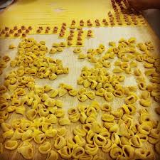 It Is A Tough Job But Someone Has To Do It A Traditional Sunday Lunch Tortellini Instagram By Primopastafresca Tortellini Ricette Gustoso